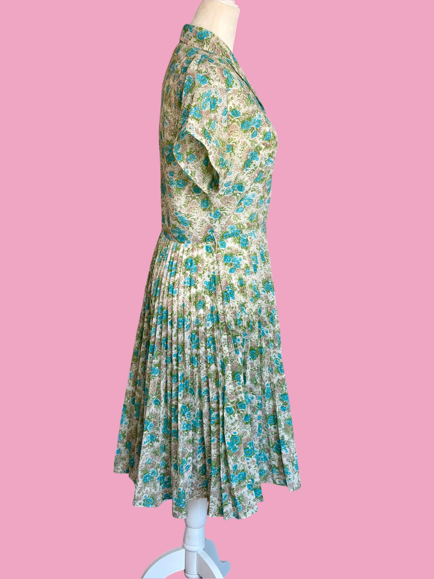 1940s Floral Day Dress w/ Pleated Skirt & Sparkly Buttons