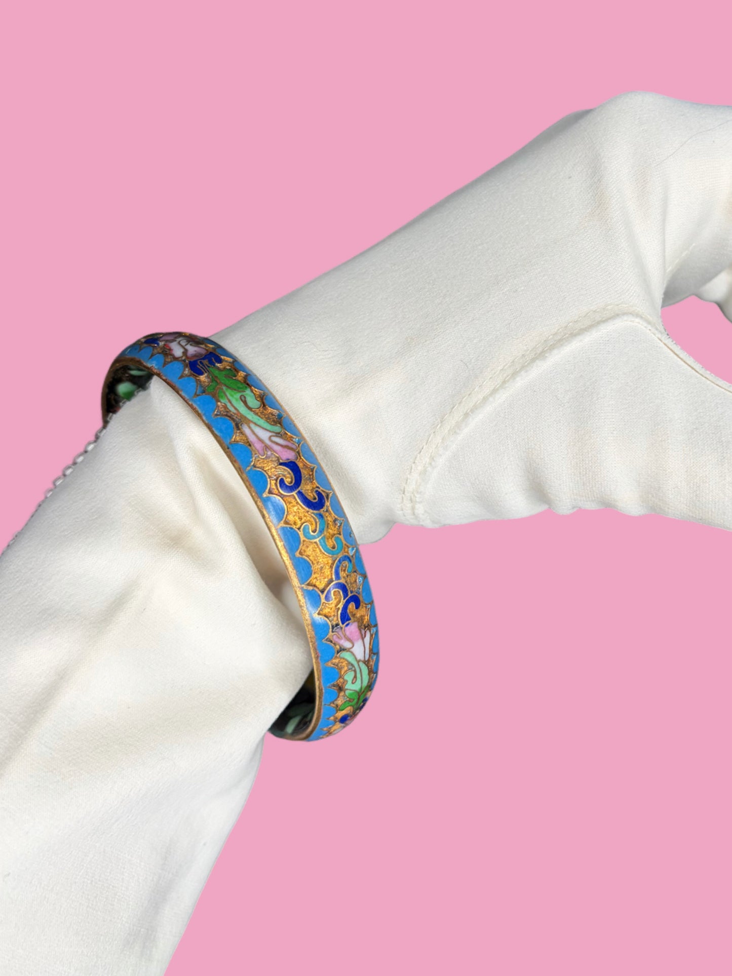 1970s Cloisonné Hand Painted Carved Flower Bangle