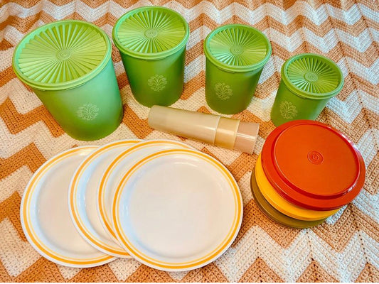 Groovy 70s Kitchen Lot