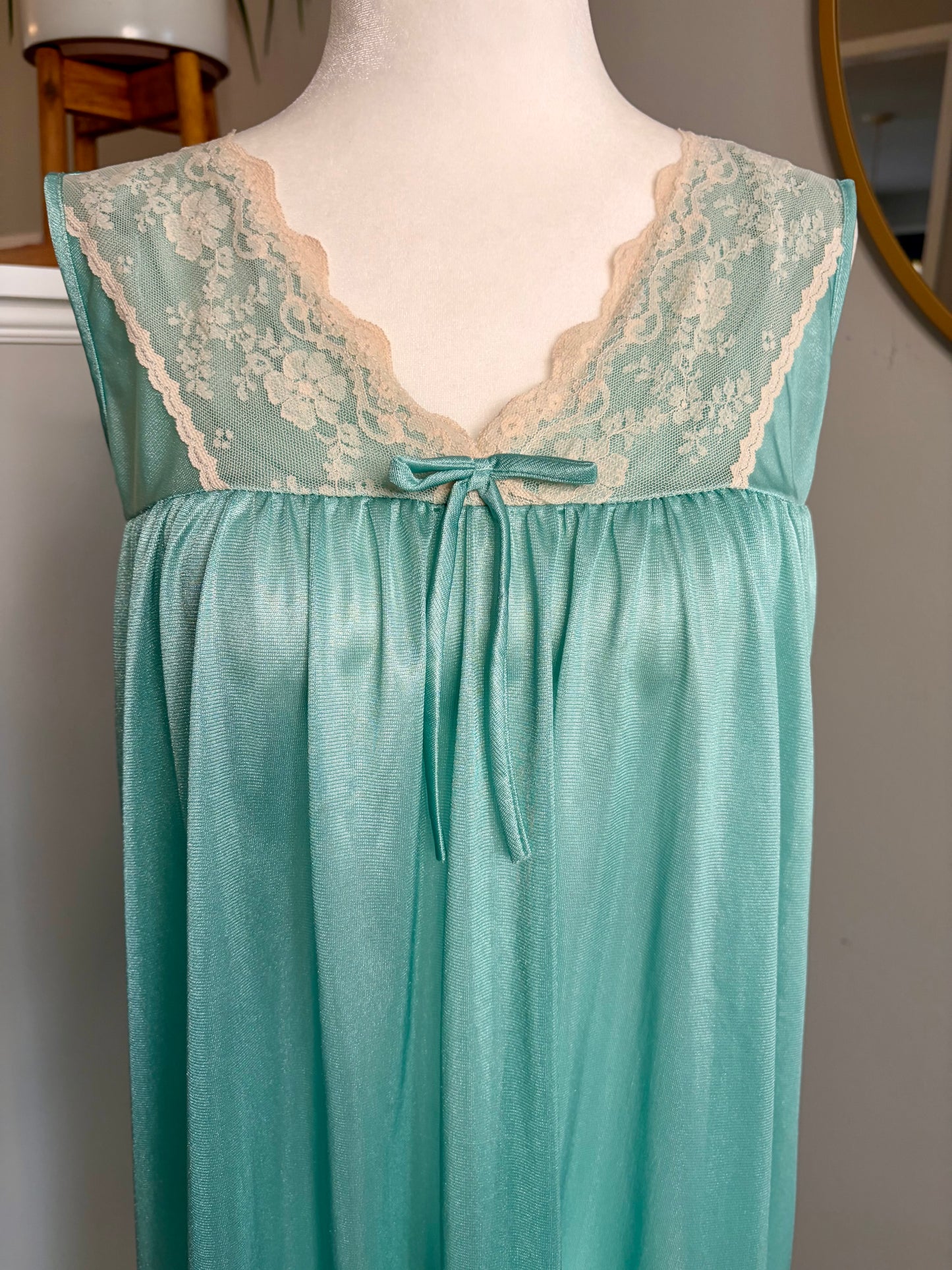 1960s Glencraft Lingerie Nylon/Lace Slip