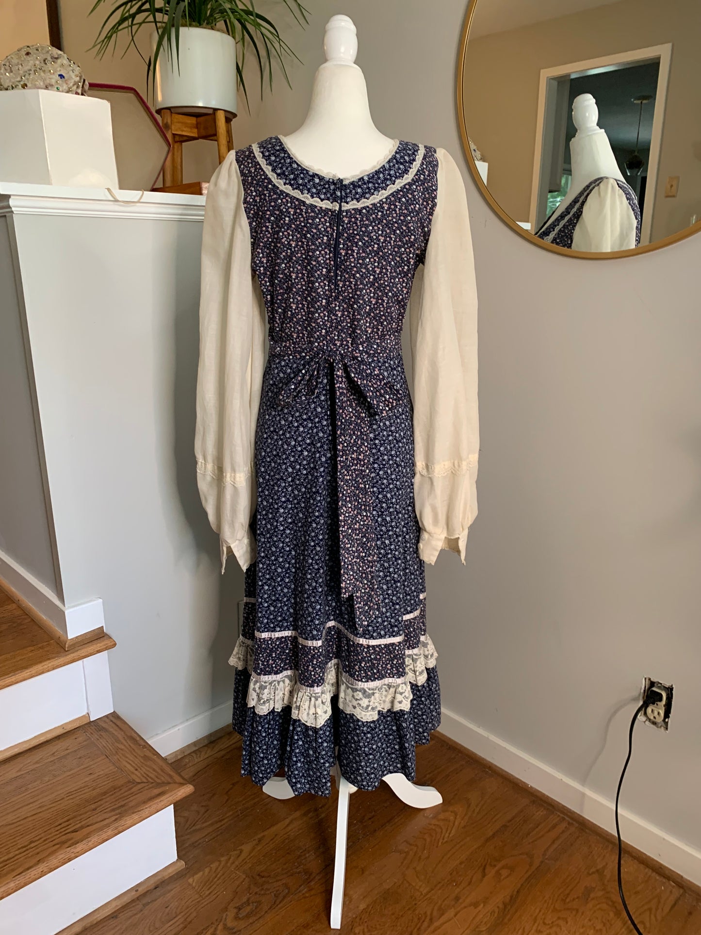 1970s Gunne Sax Navy Floral Prairie Dress SIZE 13!