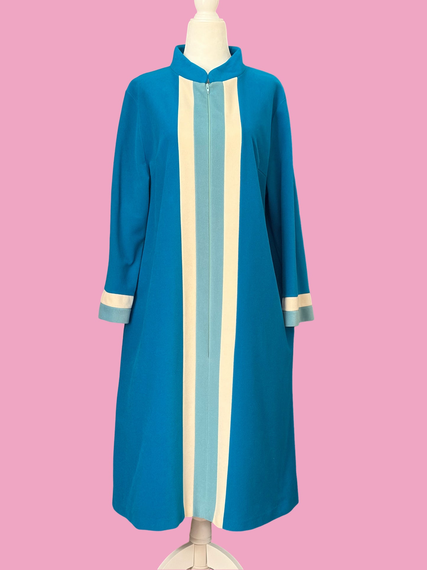 1970s Vanity Fair Blue/Cream Striped Robe