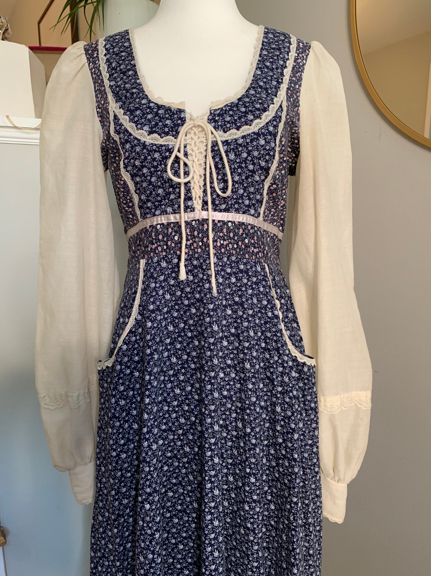 1970s Gunne Sax Navy Floral Prairie Dress SIZE 13!