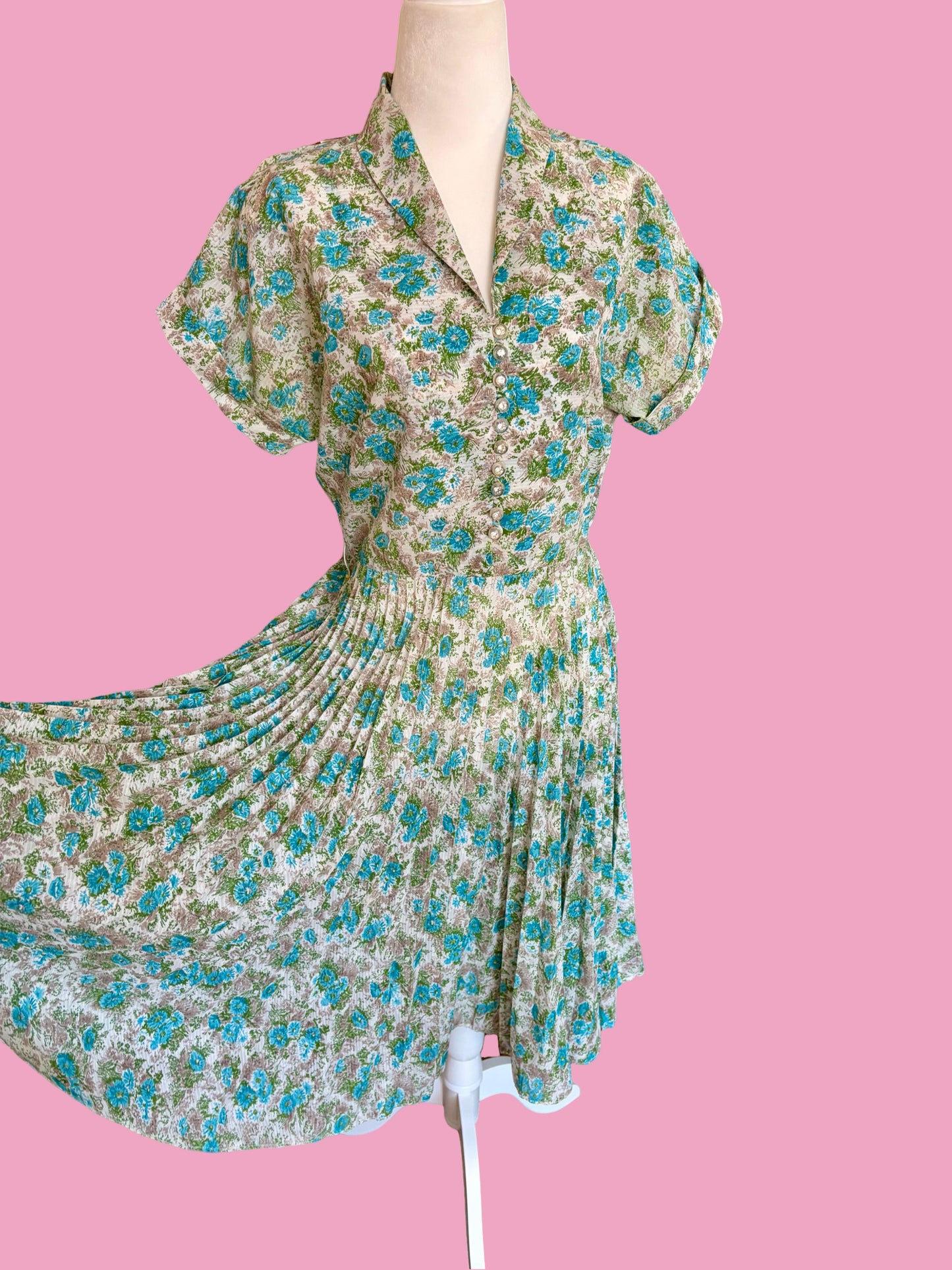 1940s Floral Day Dress w/ Pleated Skirt & Sparkly Buttons