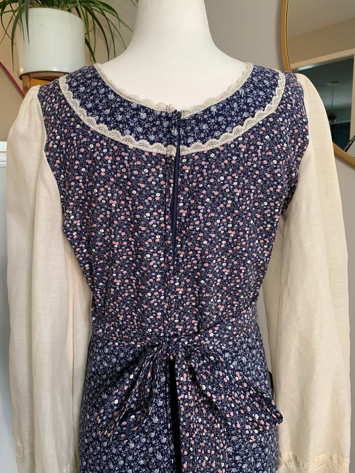 1970s Gunne Sax Navy Floral Prairie Dress SIZE 13!