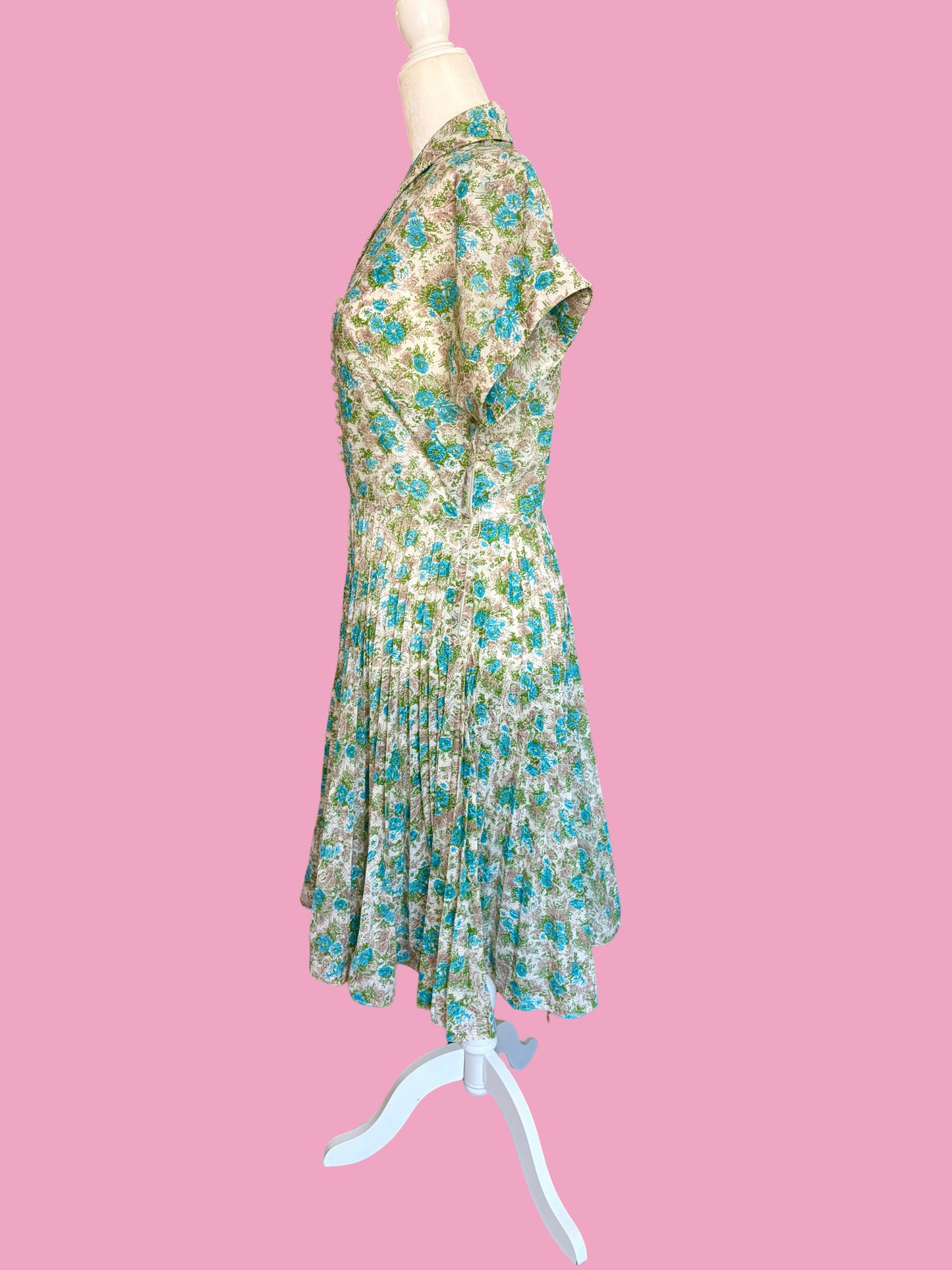 1940s Floral Day Dress w/ Pleated Skirt & Sparkly Buttons