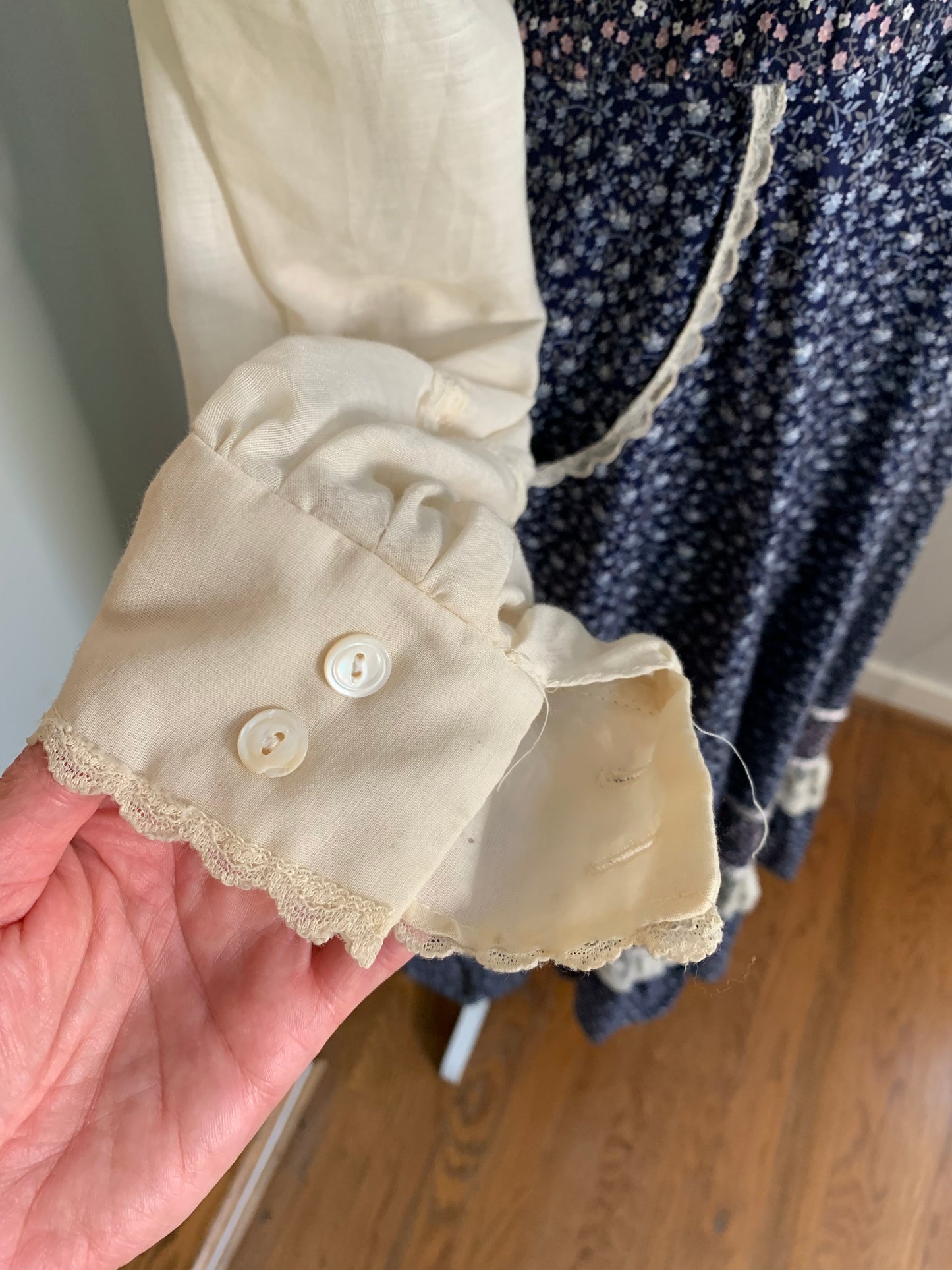 1970s Gunne Sax Navy Floral Prairie Dress SIZE 13!