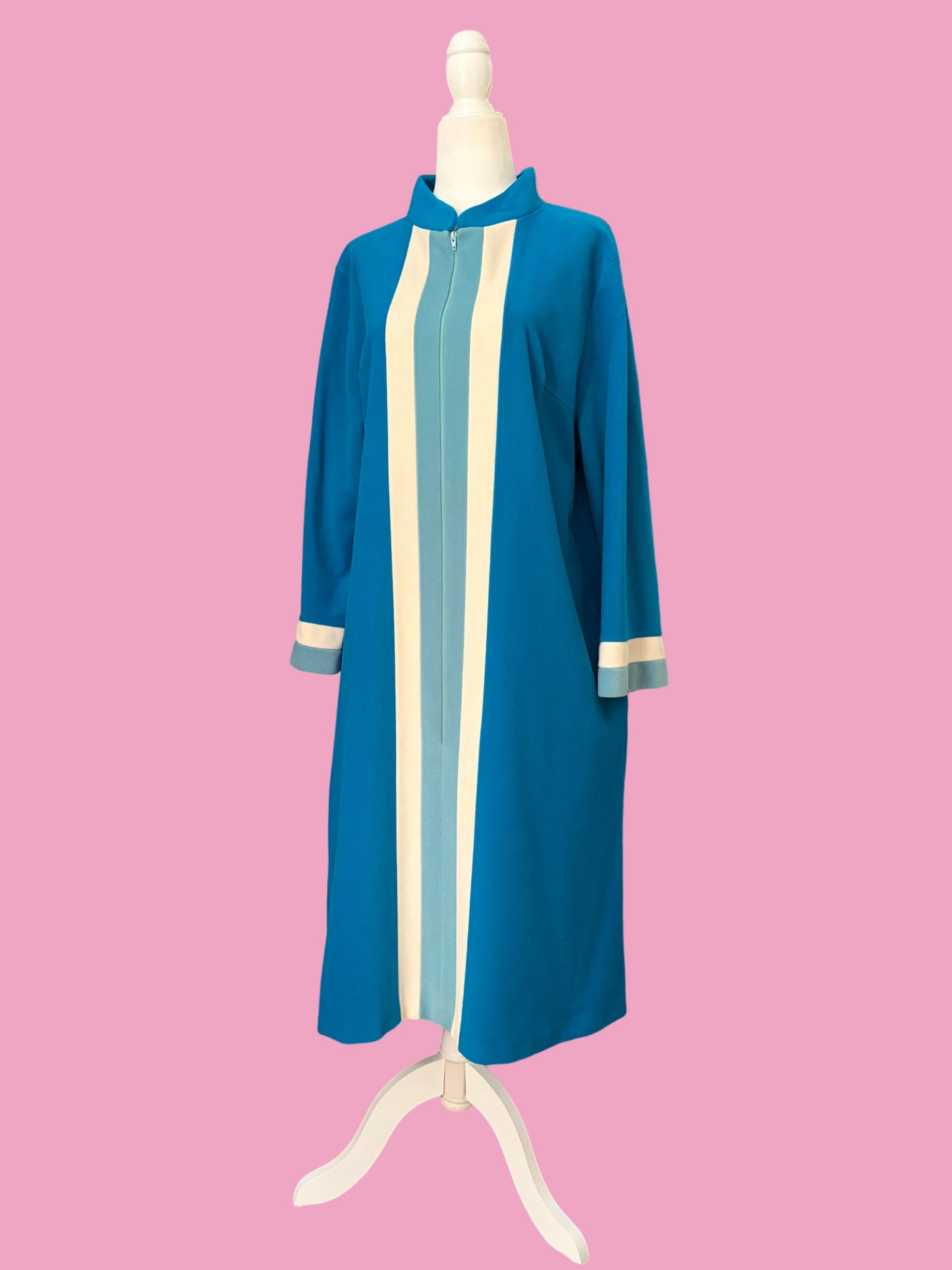 1970s Vanity Fair Blue/Cream Striped Robe