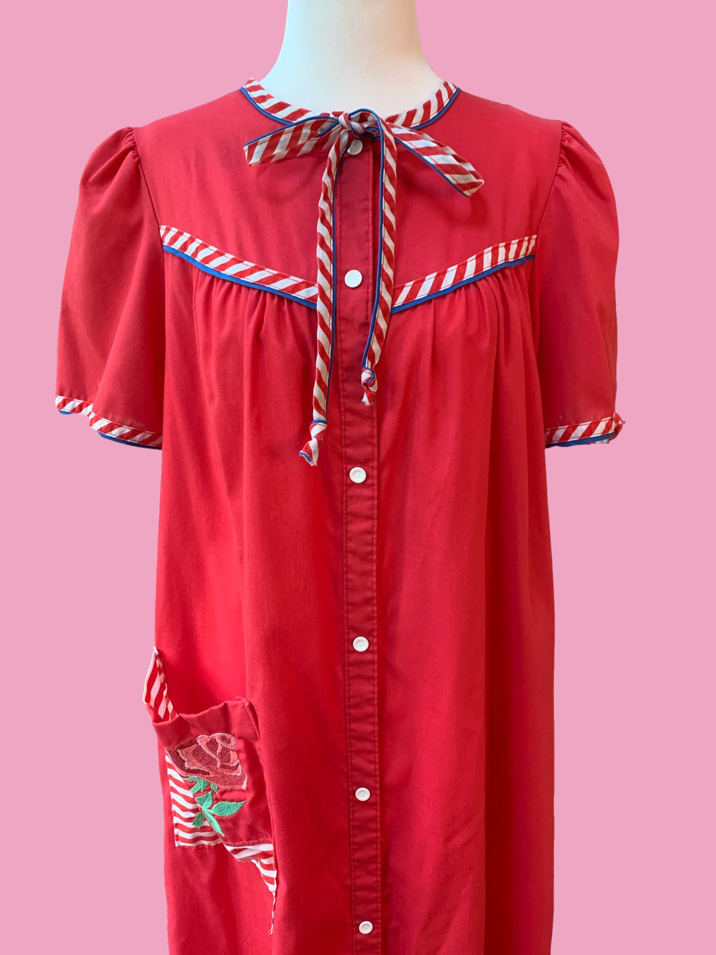 1970s Smart Time Whimsical Rose Duster