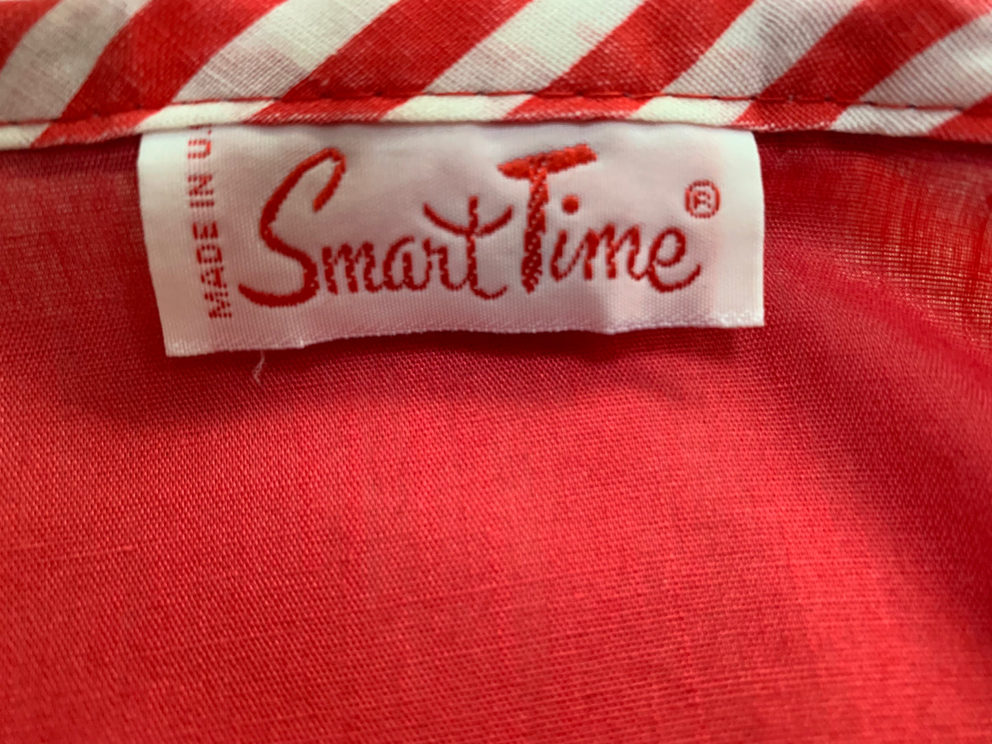 1970s Smart Time Whimsical Rose Duster
