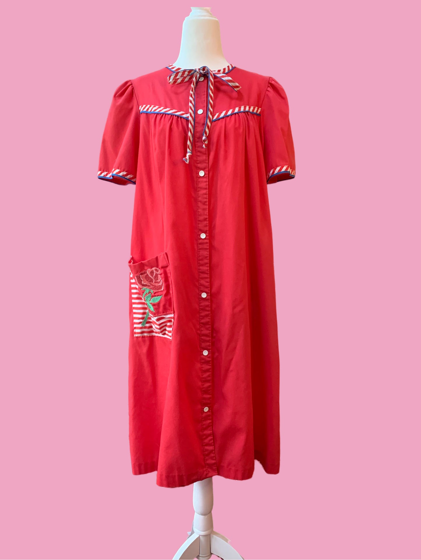1970s Smart Time Whimsical Rose Duster