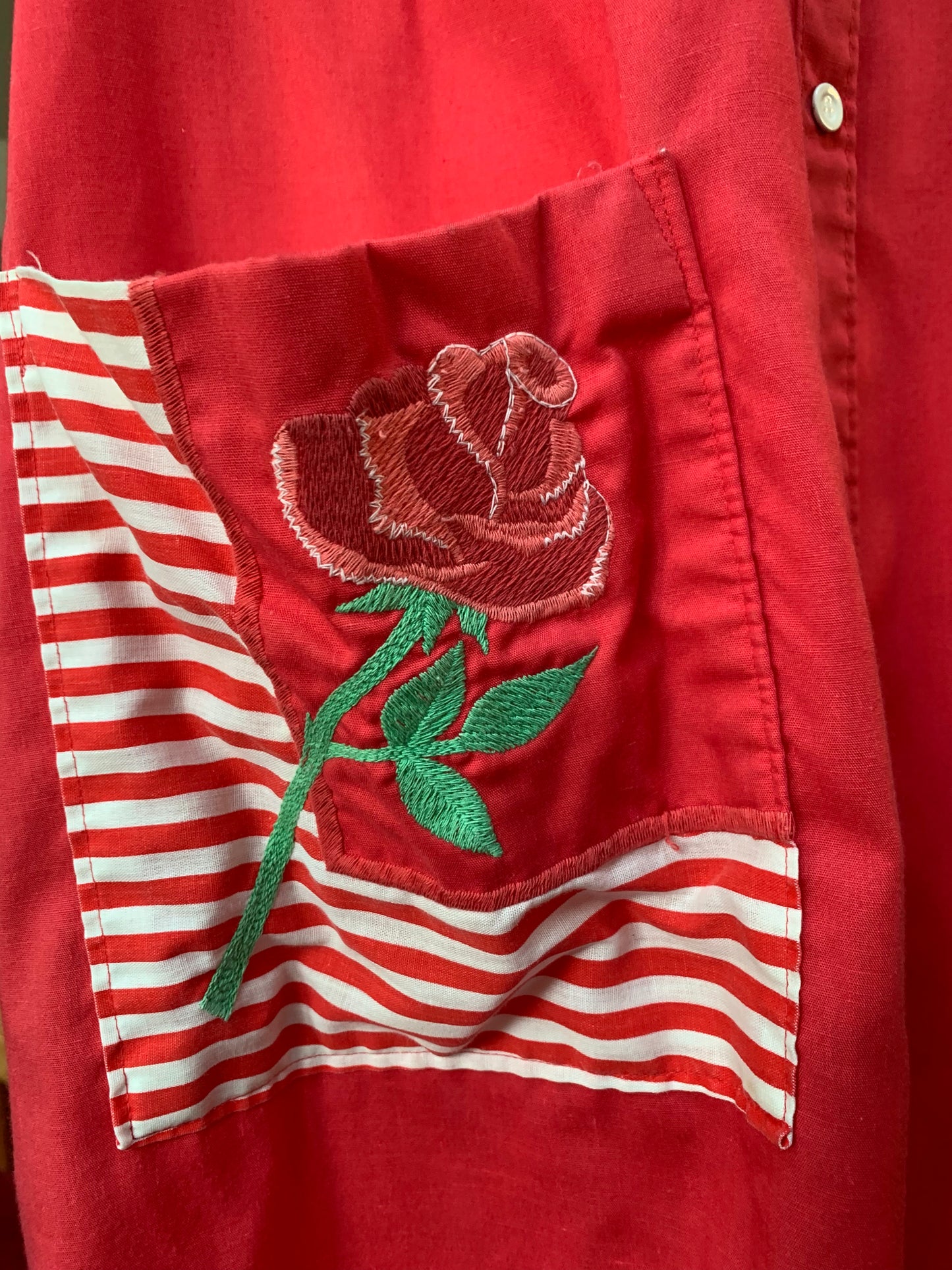 1970s Smart Time Whimsical Rose Duster